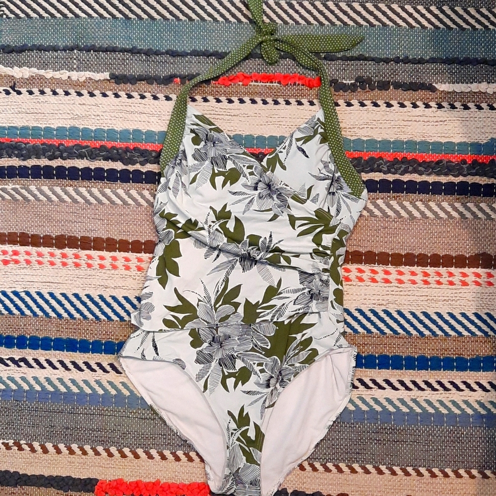 Leafy green liz claiborne swimsuit